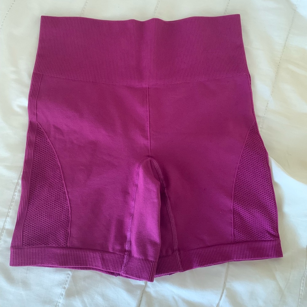 EUC Lululemon 7” shorts | 4